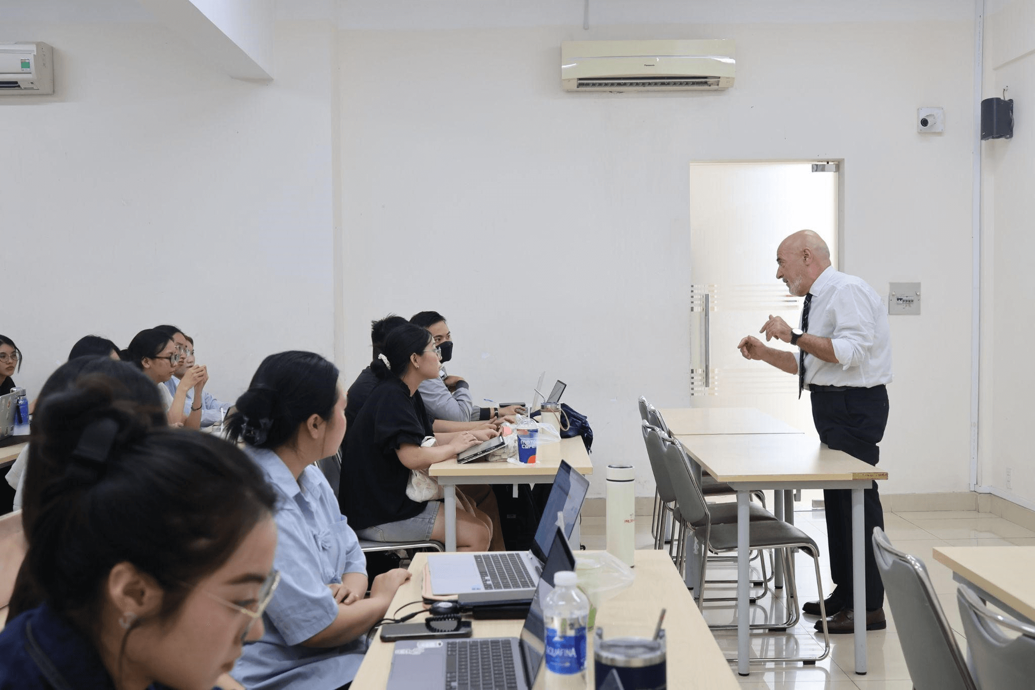 Sinh viên sau đại học HUB