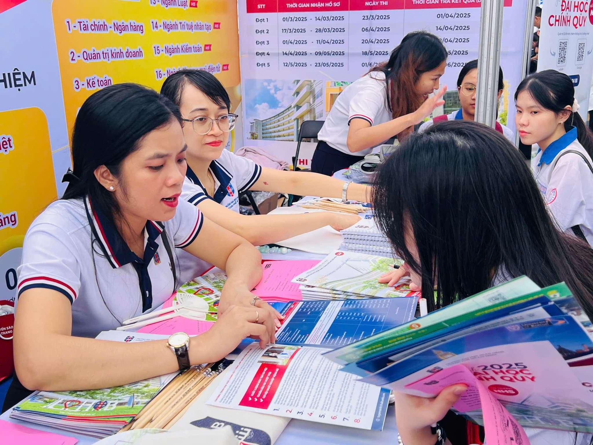 Chỉ tiêu, tổ hợp xét tuyển